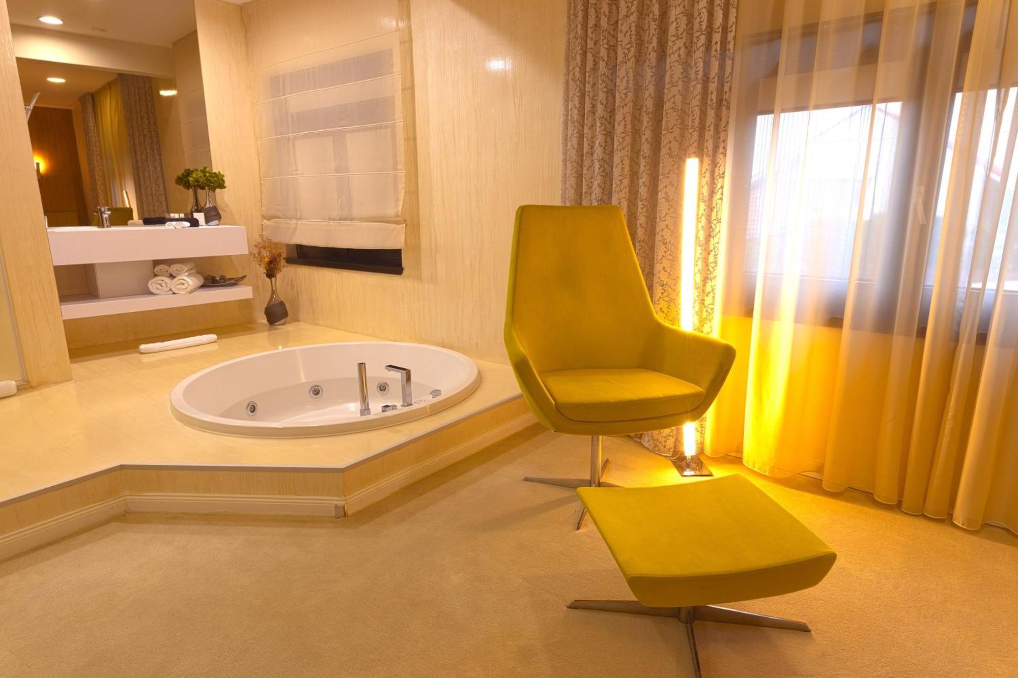 Hotel Vila Class Satu Mare Eksteriør bilde